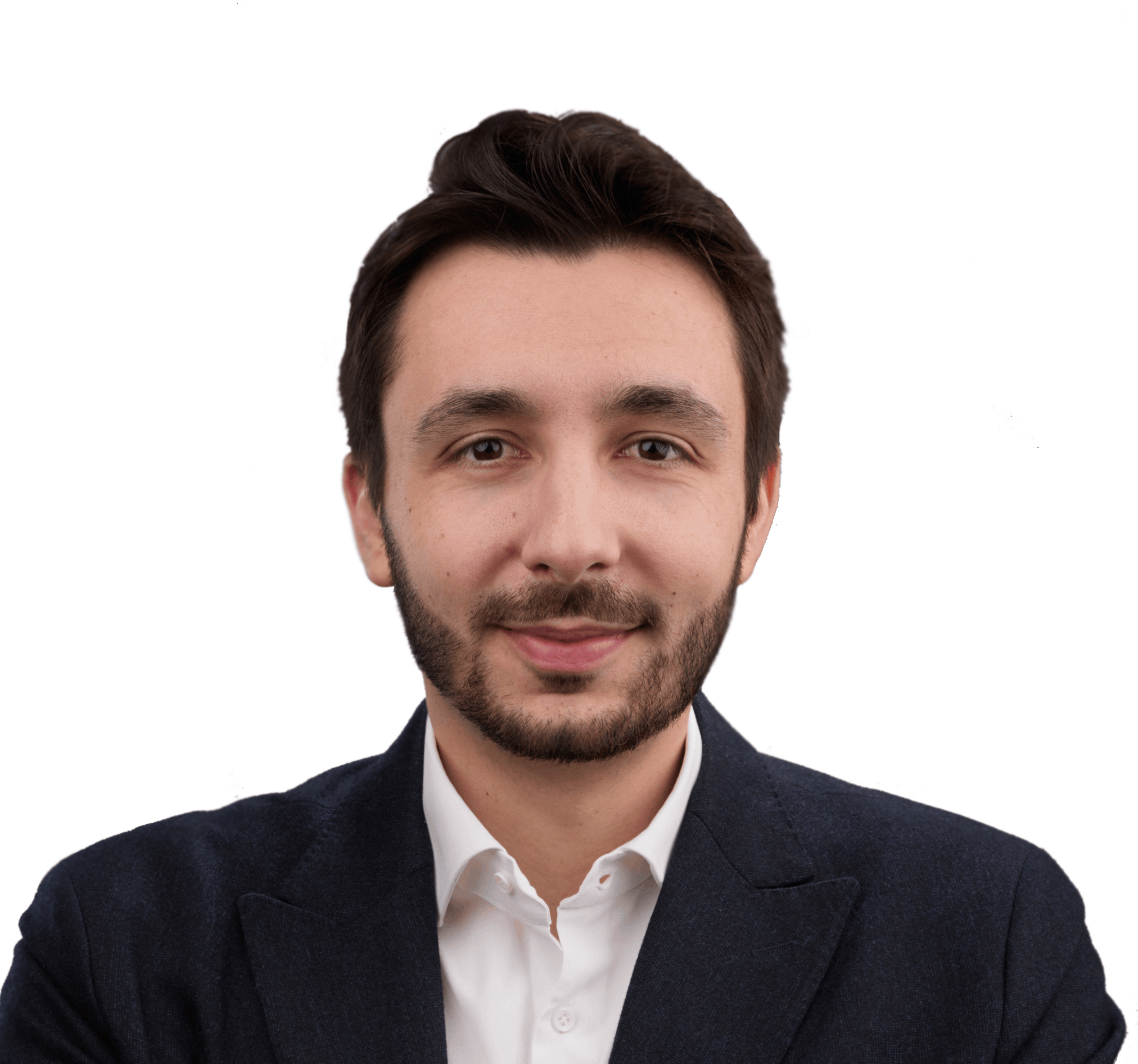 Portrait professionnel d'Alexandre MEISSONNET En costume sombre et chemise blanche sur fond blanc.